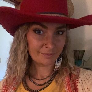 Meet your Posher, Cortney